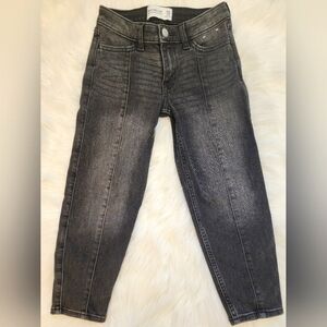 Abercrombie Kids High Rise Mini Mom Girls Jeans in Black. Size 5/6 Long.